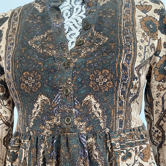 Rustic Juliet styled dress with cinched waste and sleeves - Picture 2 of 4